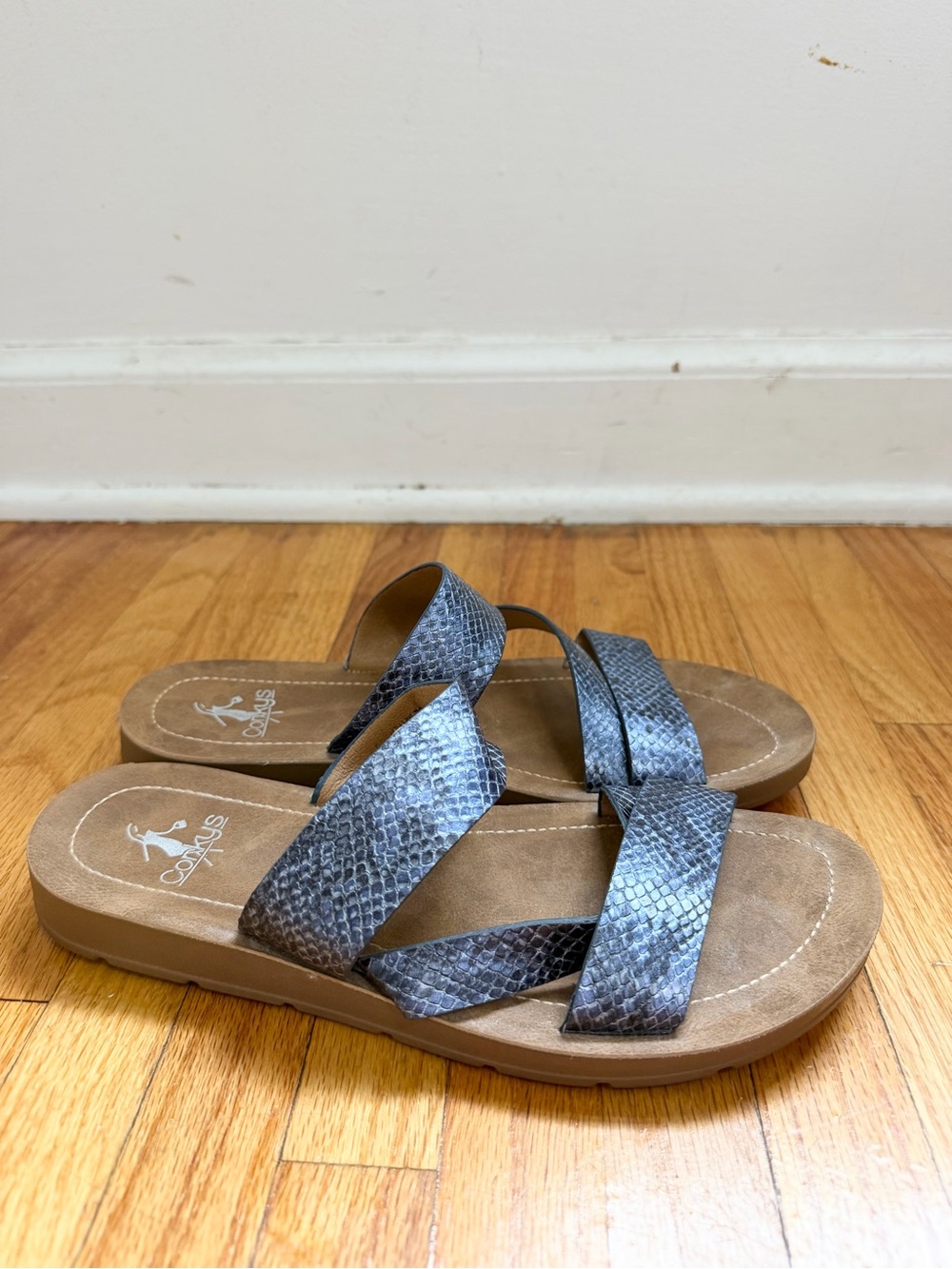 Corkys Strappy Snake Skin Print Sandals Women’s Size 7 Slip On Lydia Thong